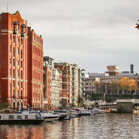 Luxury Redland 1-bed - Free Parking *