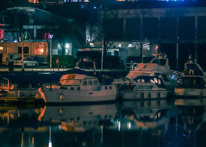 Luxury Redland 1-bed - Free Parking *